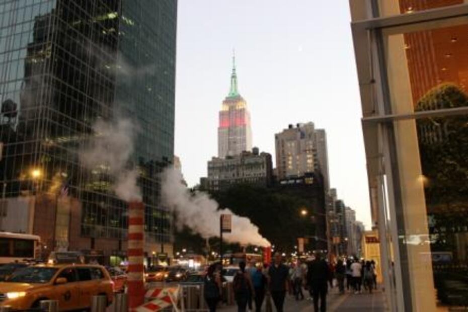 Iluminan el Empire State con los colores de la bandera de México