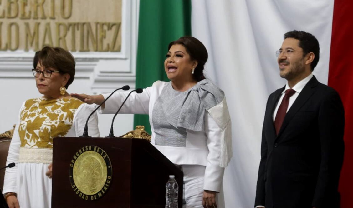 Clara Brugada toma protesta como jefa de Gobierno de la Ciudad de México. Foto: Gabriel Pano/EL UNIVERSAL