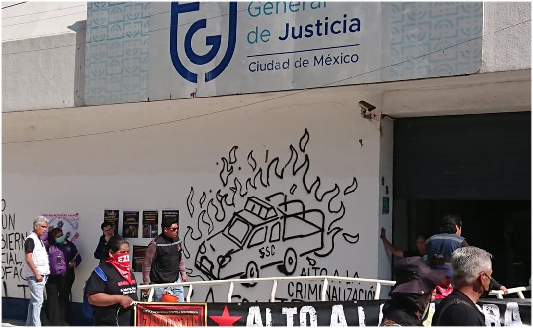 Así lucen las pintas afuera de la Fiscalía General de Justicia de la CDMX este 8 de noviembre de 2024. Foto: Especial