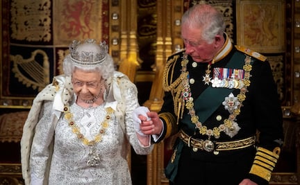 La reina Isabel II dejará de usar pieles animales