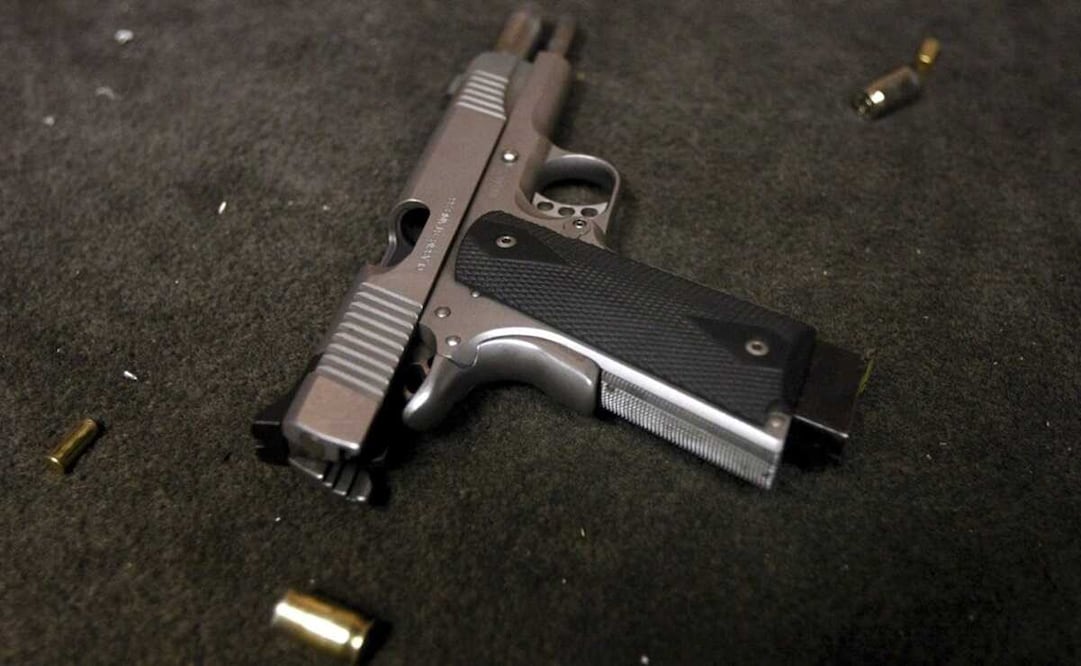 En conferencia de prensa, el exjefe policiaco de Temixco, Morelos, acusa al alcalde de ordenarle pactar con crimen organizado. Foto: Archivo/EL UNIVERSAL