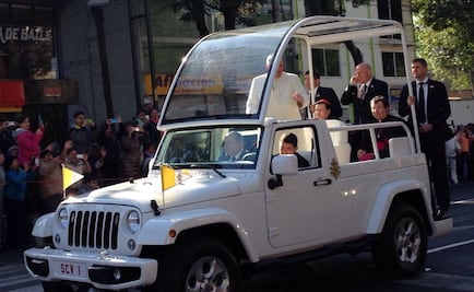 Francisco bendice a monjas en Patriotismo