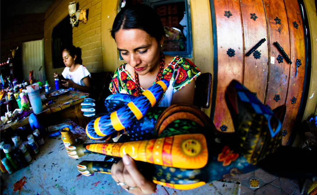 Los alebrijes son tallados en la noble madera del copal blanco y rojo. (Foto: Yadín Xolalpa/El Universal)