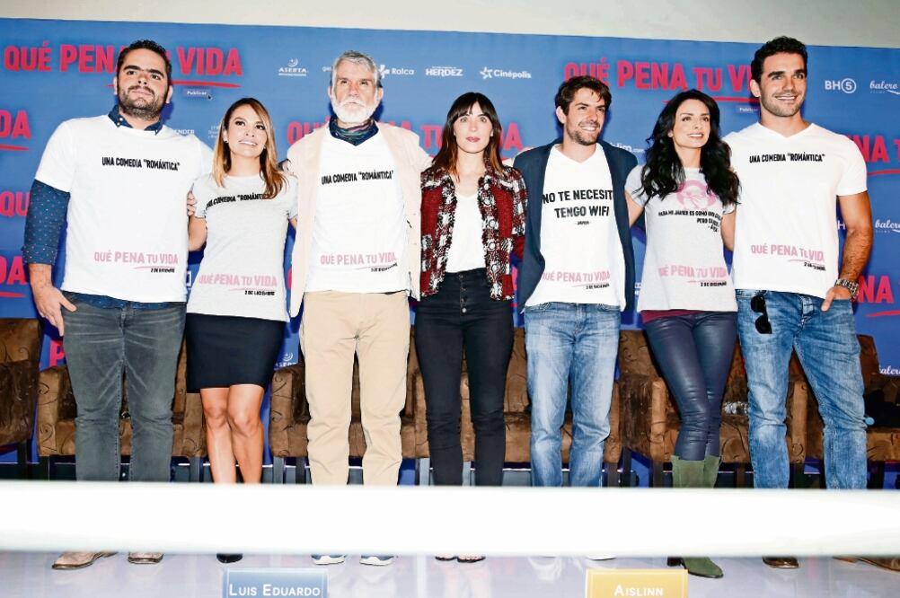 La actriz (penúltima de izq. a der.) está por estrenar 'Qué pena tu vida'. (FOTO: AGUSTIN SALINAS. EL UNIVERSAL)