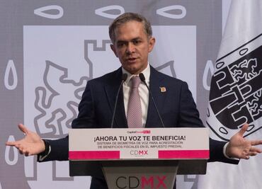 Mancera se compromete a cuidar canales de Xochimilco