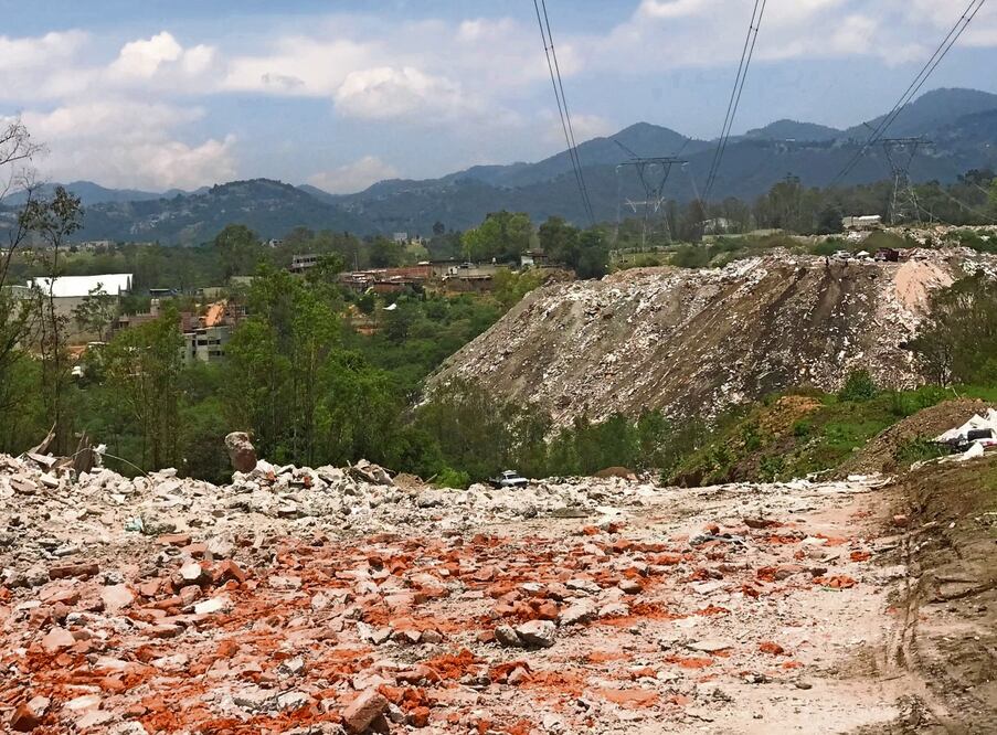 Los tiraderos han acabado con las barrancas boscosas en la zona de Los Cipreses. Foto: Rebeca Jiménez/ EL UNIVERSAL