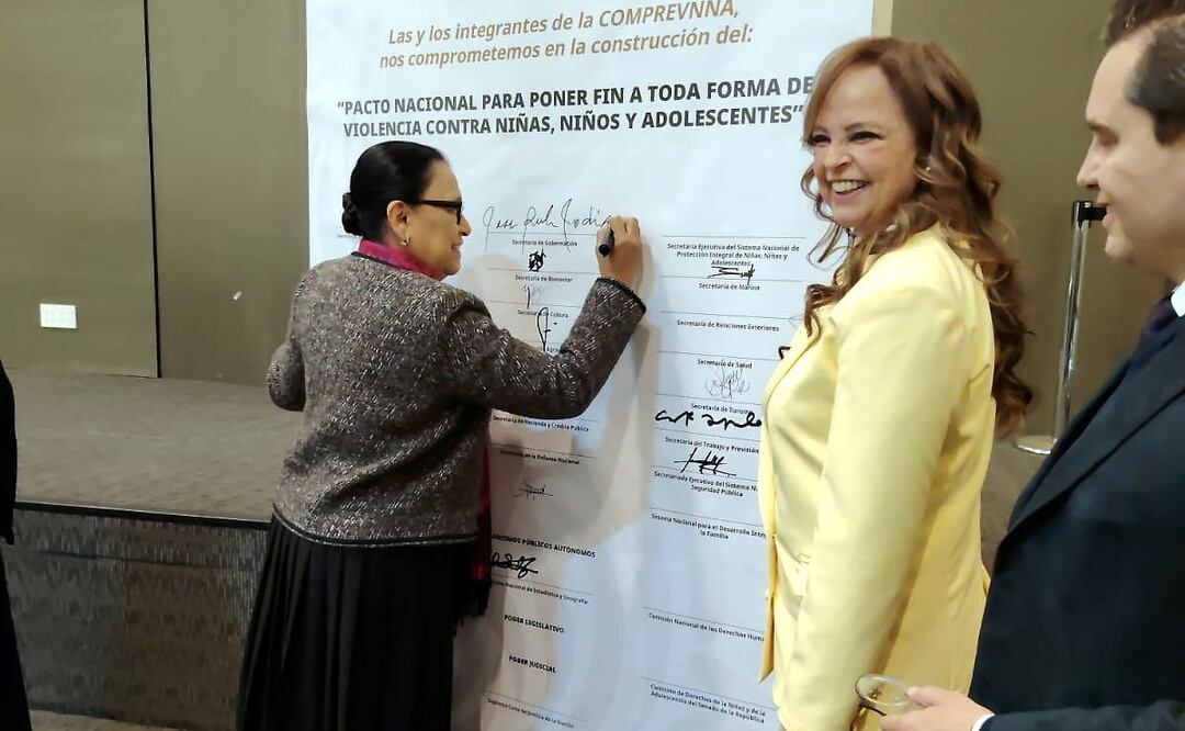 Rosa Icela Rodríguez firma pacto para erradicar la violencia contra menores (14/11/2025). Foto: Especial