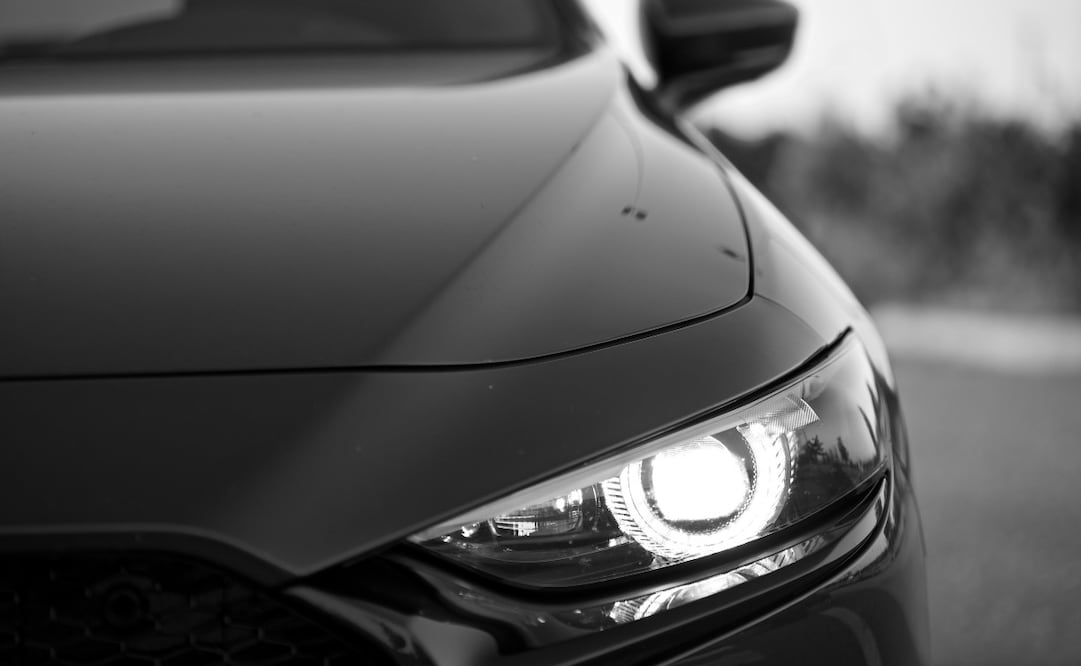 La humedad en los faros es un problema común en temporada de lluvias. Imagen: Unsplash