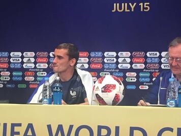 Griezmann luce bandera uruguaya después de ser Campeón del Mundo