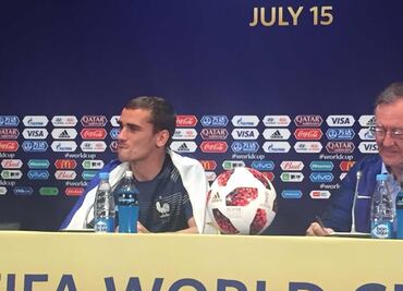 Griezmann luce bandera uruguaya después de ser Campeón del Mundo