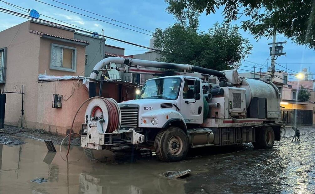 Desde la tarde-noche arribó a esa área personal de Protección Civil, Bomberos, así como del Organismo Descentralizado de Agua Potable, Alcantarillado y Saneamiento (ODAPAS), además del grupo Tláloc del gobierno del Estado de México. Foto: Especial