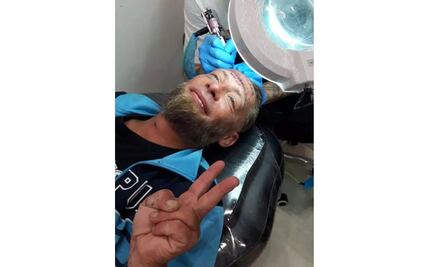 Acusan a británicos de tatuar a un hombre sin hogar durante despedida de soltero en España