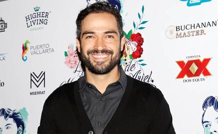 Alfonso Herrera protagonizará obra "La sociedad de los poetas muertos"