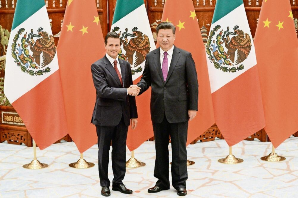 El presidente Enrique Peña Nieto arribó ayer a Hangzhou, China, y al iniciar los trabajos este domingo fue recibido por su homólogo Xi Jinping, con quien formalizó el Fondo China-México para inversión (EFE)