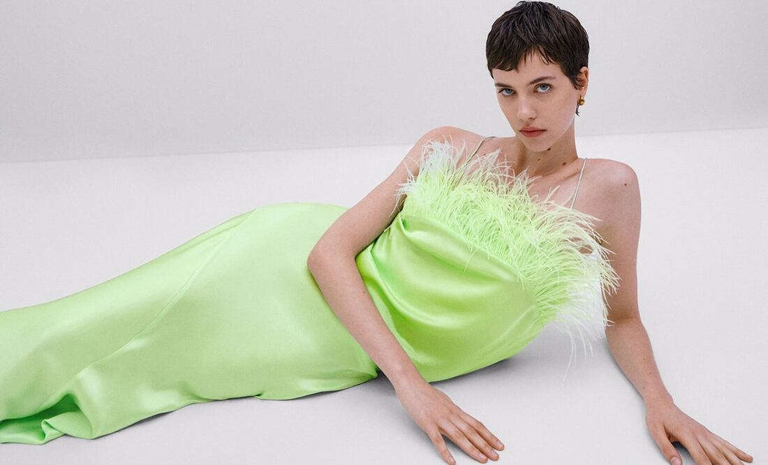 Las plumas destacan en las tendencias de la temporada / Foto: Massimo Dutti