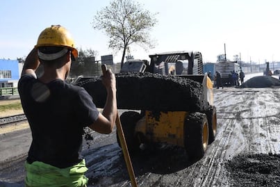 Mega bachetón terminará con 200 mil baches de vías primarias en CDMX en 120 días, asegura Brugada 