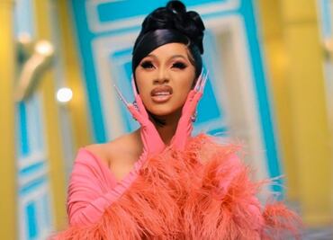 La peor vestida de la semana es Cardi B con su look con paliacates