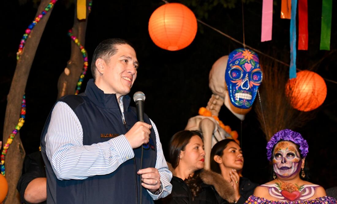 Luis Mendoza, alcalde de Benito Juárez dio inicio a las festividades alusivas al Día de Muertos en el Panteón Xoco. Foto: especial