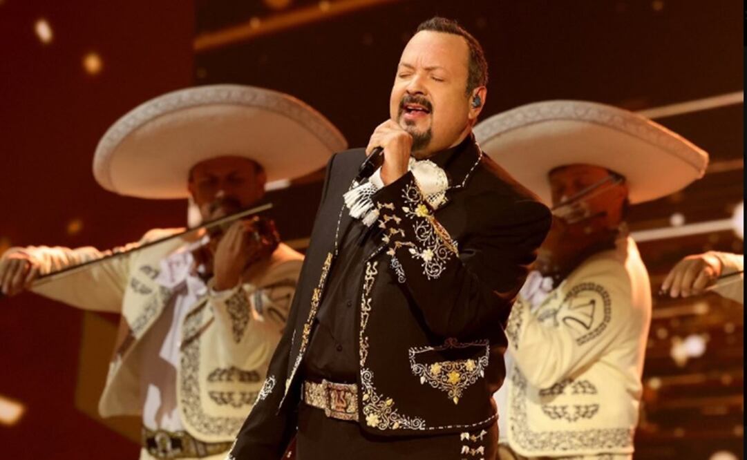 El cantante fue reconocido por su trayectoria en la música regional mexicana. Foto: Billboard.