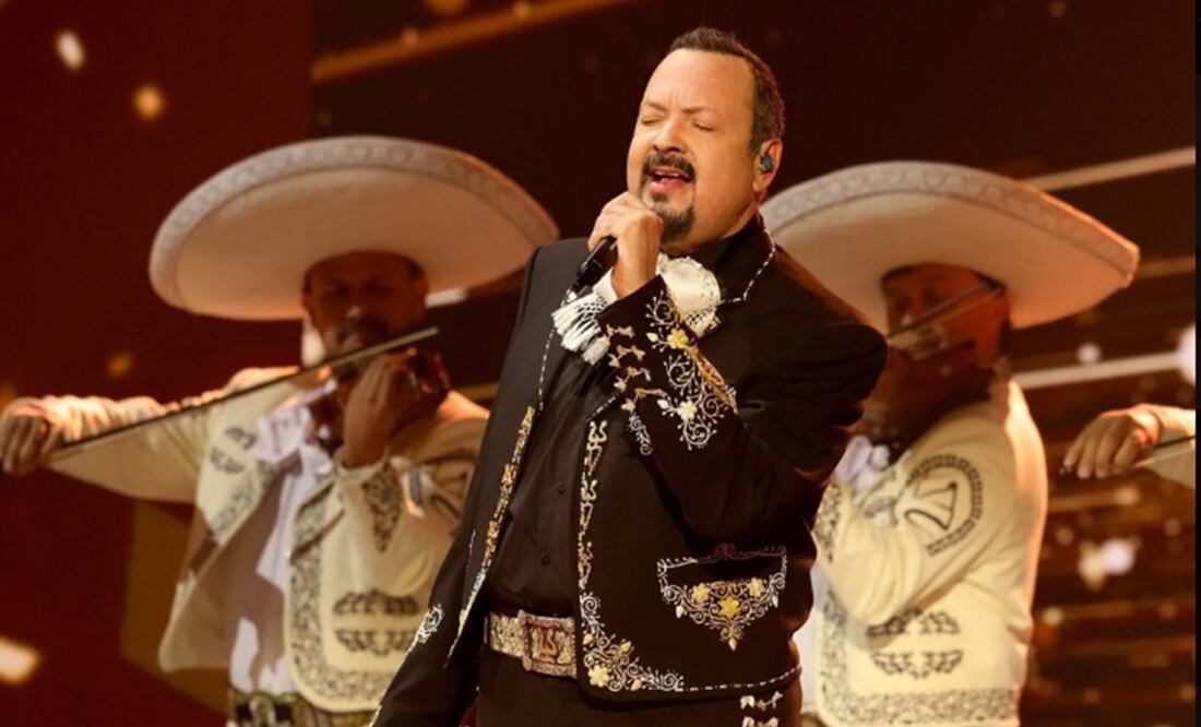 El cantante fue reconocido por su trayectoria en la música regional mexicana. Foto: Billboard.