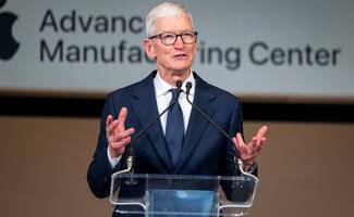 Cook se despide de Apple: "Mi cargo cambia mañana, pero el amor que tengo nunca lo hará"; John Ternus asume las riendas