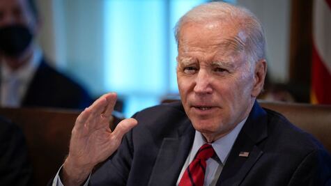 Cómo se compara el hallazgo de documentos clasificados en oficinas de Biden con el caso de Trump