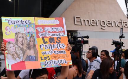 Fans de Shakira en Perú abarrotan el hospital donde se encuentra para desearle pronta recuperación
