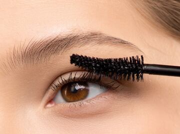 ¿Quieres pestañas extra largas? Agrega este aceite a tu mascara