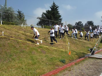 Internos participan en carrera Crossfit Navideña