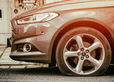 “Se ponchan llantas gratis” ¿Qué hacer si te la aplican?