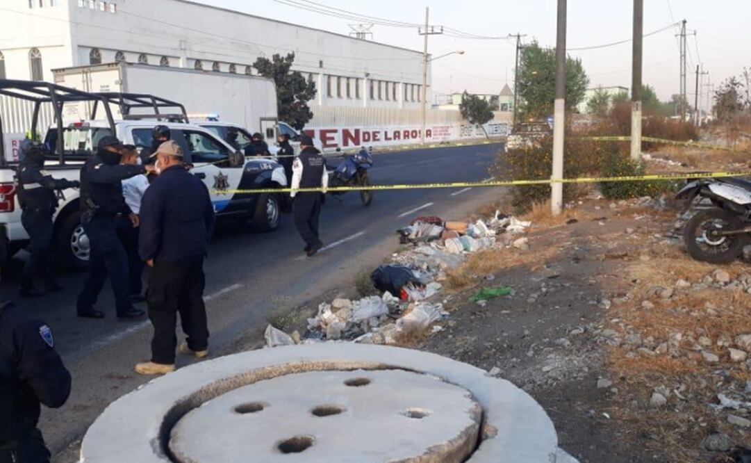 Hallan cuerpos maniatados de dos hombres en el Bordo de Xochiaca, en Neza