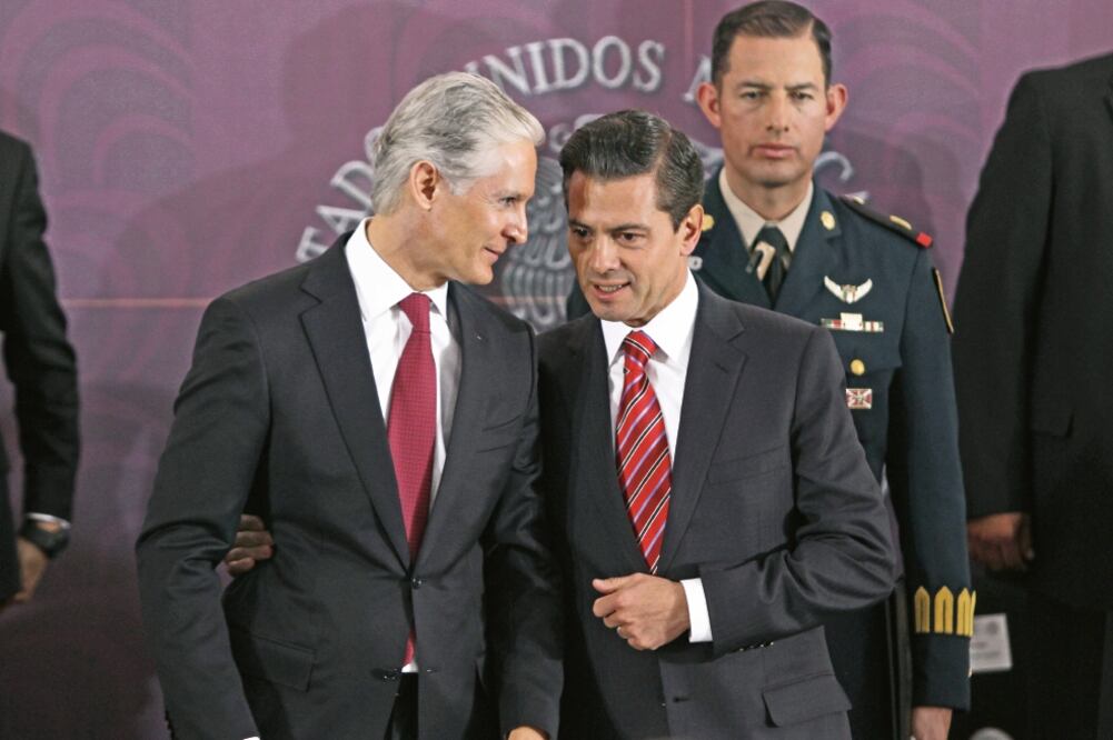 El gobernador del Estado de México, Alfredo del Mazo, y el presidente Enrique Peña Nieto encabezaron la ceremonia por el aniversario luctuoso de José María Morelos y Pavón. (CARLOS MEJÍA. EL UNIVERSAL)
