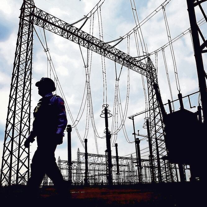 Función. Los expertos dijeron que la fibra óptica de CFE es para red eléctrica, no para telecomunicaciones. ARCHIVO EL UNIVERSAL