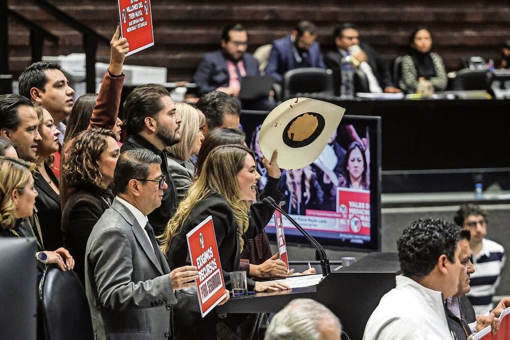 En el pleno de San Lázaro, diputados intercambiaron críticas y señalamientos. Foto: GABRIEL PANO. EL UNIVERSAL