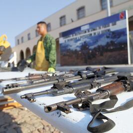 Trafican a México 200 mil armas al año desde EU
