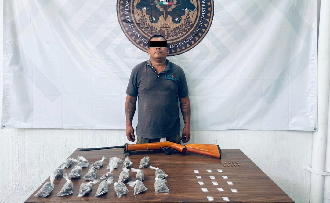 Detienen a presunto miembro del Cártel Chiapas y Guatemala en Tapachula; portaba arma y marihuana.
Foto: Especial.