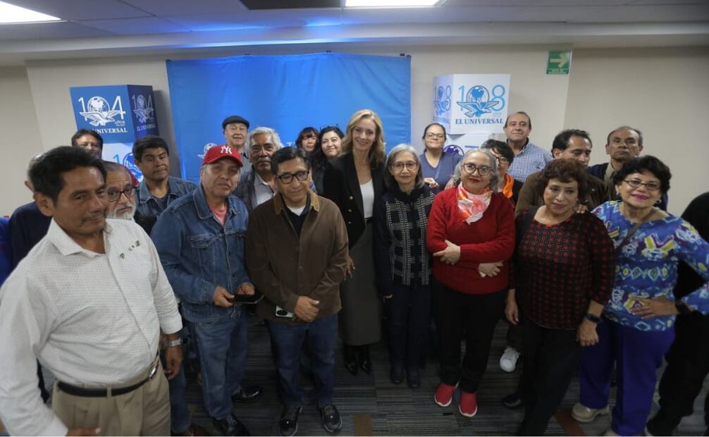 Al finalizar el evento, suscriptores de esta casa editorial pudieron charlar brevemente con Ana Paula Ordorica, y tomarse fotografías. Foto: Gabriel Pano.