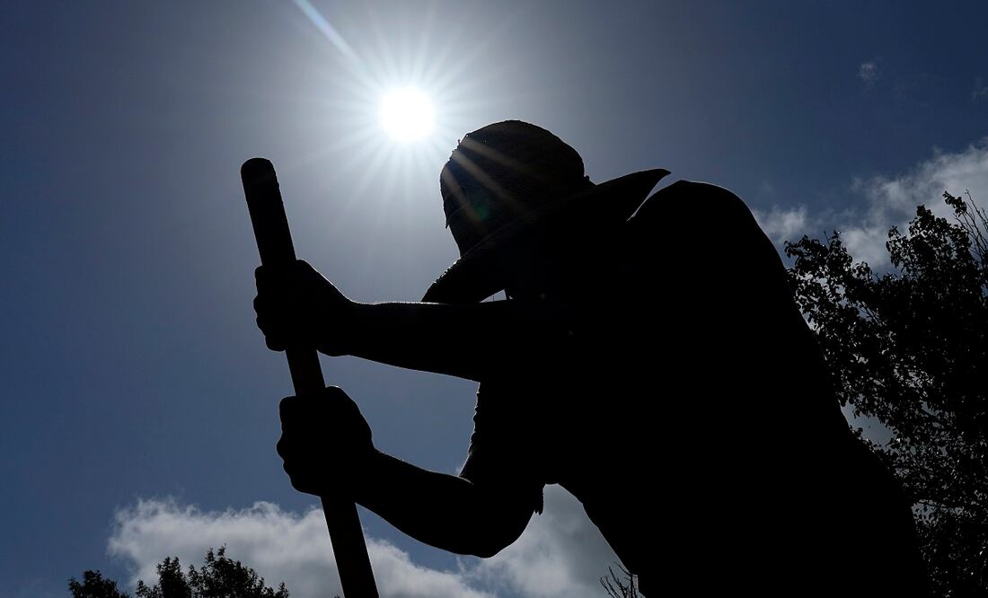 El cambio climático, causado por las emisiones de gases de efecto invernadero de origen humano, "ha hecho que las olas de calor sean más largas y frecuentes", señala la WWA. Foto: AP