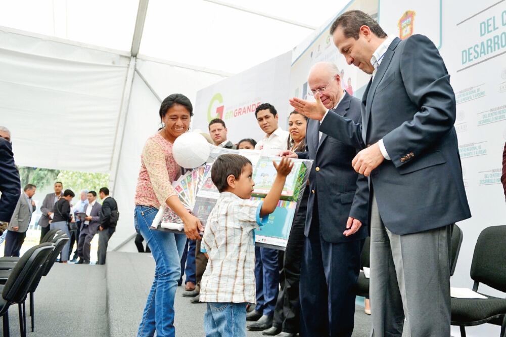 El gobernador Eruviel Ávila y el secretario de Salud, José Narro, pusieron en marcha el Centro Regional de Desarrollo Infantil y Autismo más grande del país (ESPECIAL)