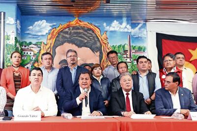 Candidato del PT declina a favor de Delfina en Edomex