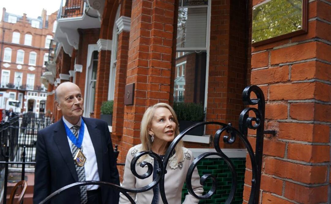 "Todas las distinciones que le tiene a Carlos me emocionan y quisiera que estuviera aquí conmigo para que lo viviera. Yo lo vivo por él", precisó Silvia Lemus, viudad del autor. FOTO: Marcela Gutiérrez/Notimex.