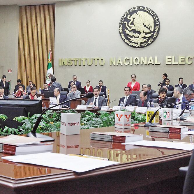 Los partidos incumplen las reglas emitidas por el INE para hacer buen ejercicio de los recursos destinados a la participación política de las mujeres, pues el organismo no vigila, dicen expertas. ARCHIVO EL UNIVERSAL