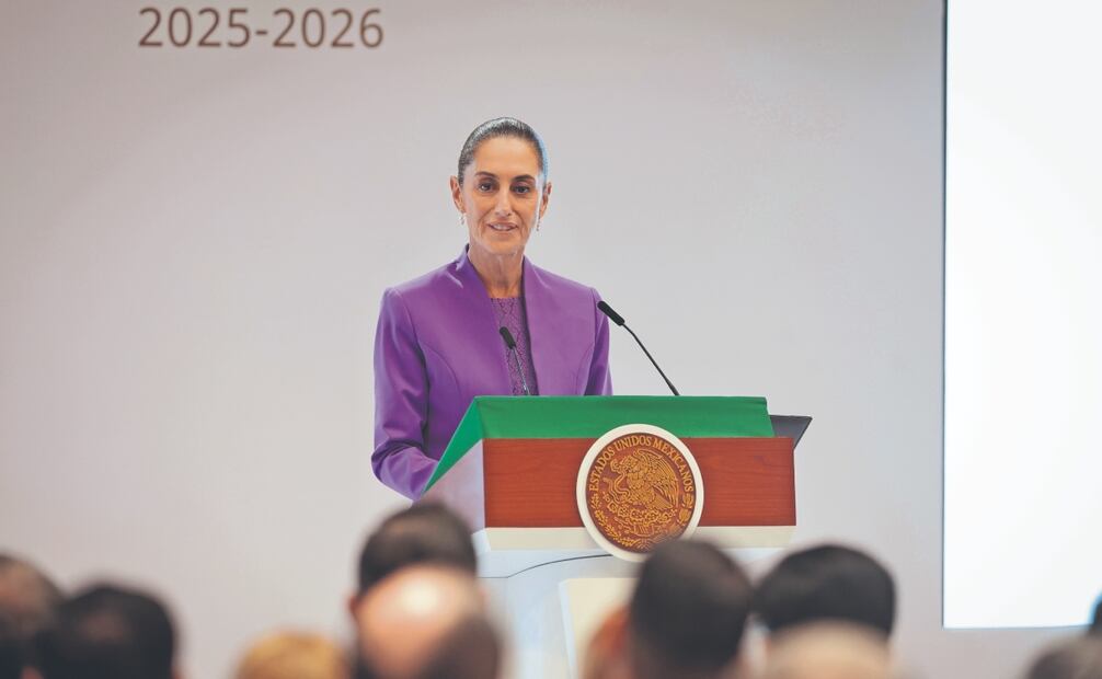 La presidenta Claudia Sheinbaum Pardo dijo que los ojos del mundo están puestos en México porque aquí, “un pueblo grande”, ha decidido escribir su propia historia. Foto: Luis Camacho/ EL UNIVERSAL