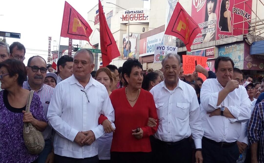 Alberto Anaya y su esposa María Guadalupe Rodríguez, al centro, encabezaron marcha el pasado 2 de octubre por congelamiento de cuentas de los Cendis (Foto: Especial)
