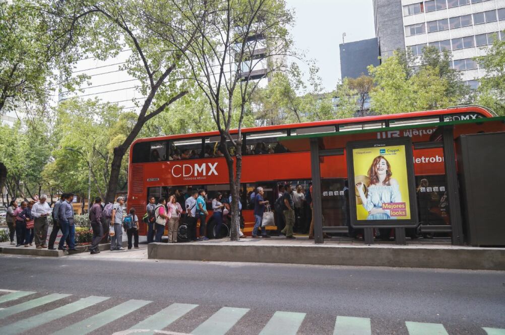 La nueva Línea 7 inició operaciones el lunes 5 de marzo con 90 autobuses de doble piso que corren del Metro Indios Verdes a Campo Marte en un promedio de 60 minutos. Para llegar al Kilómetro 13 o Santa Fe es necesario transbordar (YADÍN XOLALPA. EL UNIVE)