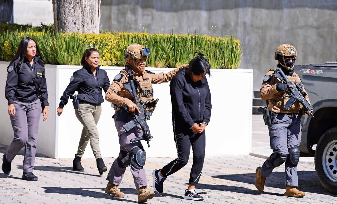 La presidenta municipal de Amanalco, María Elena “N” fue detenida el viernes por fuerzas federales y estatales. Foto: Arturo Hernández / EL UNIVERSAL