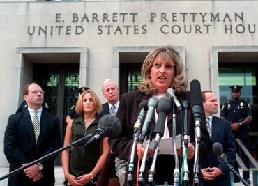 Muere Linda Tripp, mujer que destapó la relación de Bill Clinton con Lewinsky