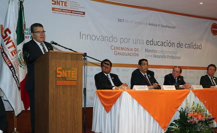 Se gradúan maestros especializados en mejorar calidad educativa