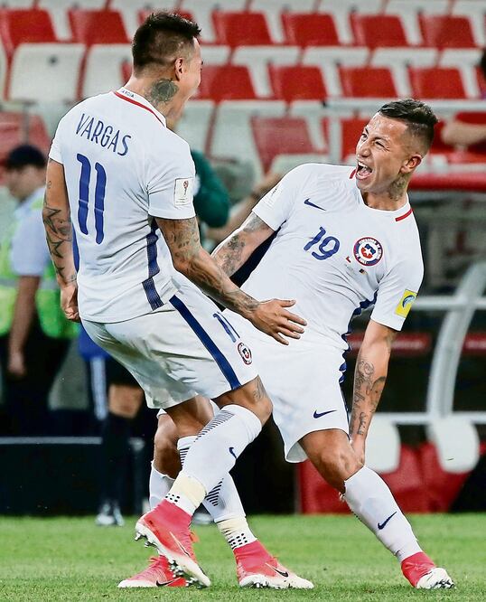 Eduardo Vargas (11), quien juega con los Tigres, selló la victoria andina (GRIGORY DUKOR. REUTERS)