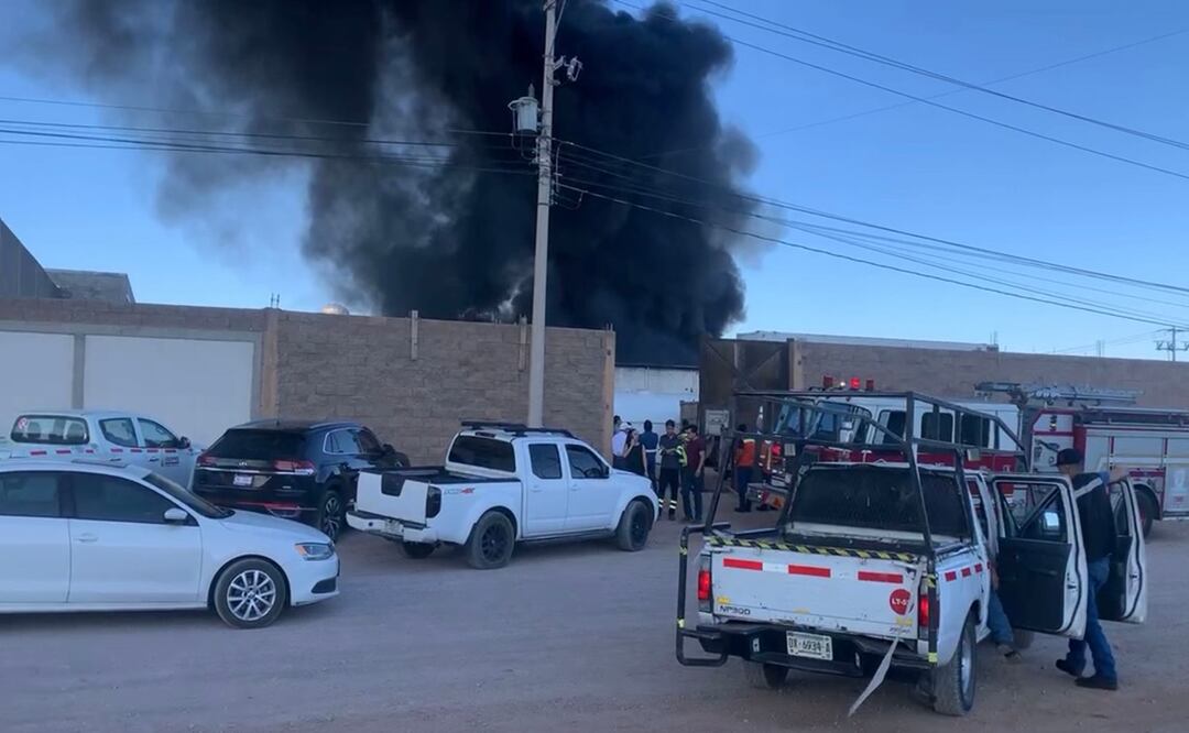 Se registra mega incendio en bodega en Chihuahua. Foto Especial